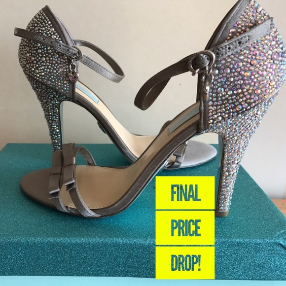 ✅FINAL SALE Betsey Johnson bridal pumps/ heels - Picture 2 of 7